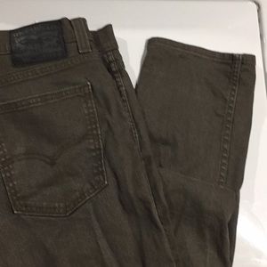 Men’s Levi’s pants.